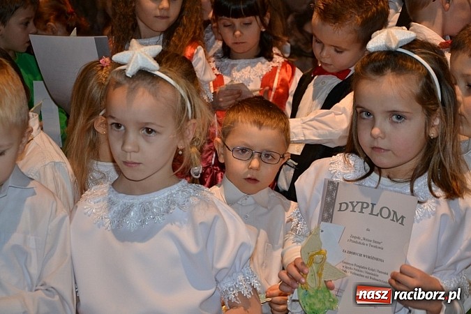 Zdjęcie w galerii na portalu naszraciborz.pl: Kolędowanie przy żłóbku - wspaniały koncert małych laureatów w Tworkowie wiadomości z regionu