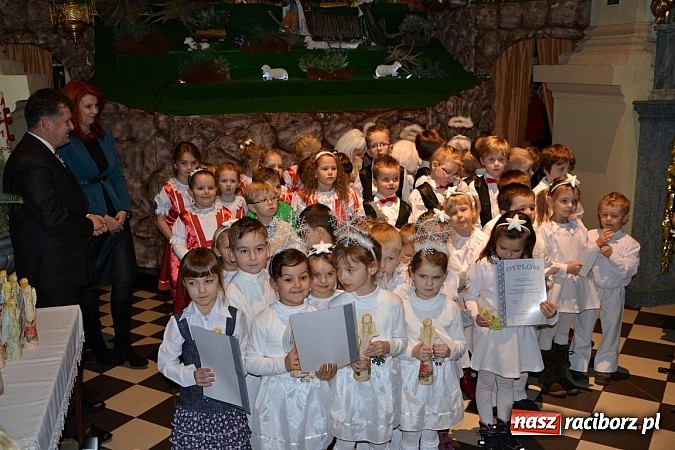 Zdjęcie w galerii na portalu naszraciborz.pl: Kolędowanie przy żłóbku - wspaniały koncert małych laureatów w Tworkowie wiadomości z regionu