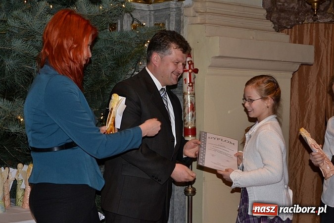 Zdjęcie w galerii na portalu naszraciborz.pl: Kolędowanie przy żłóbku - wspaniały koncert małych laureatów w Tworkowie wiadomości z regionu