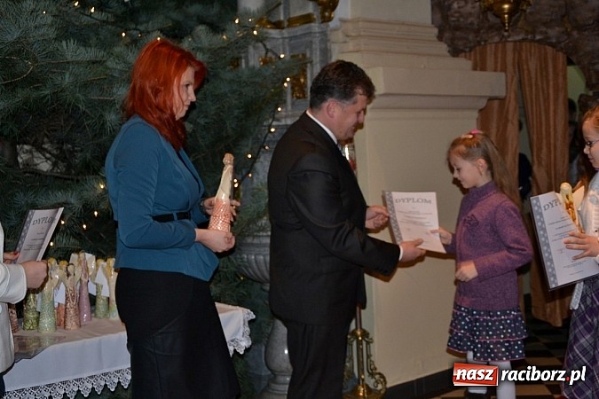 Zdjęcie w galerii na portalu naszraciborz.pl: Kolędowanie przy żłóbku - wspaniały koncert małych laureatów w Tworkowie wiadomości z regionu