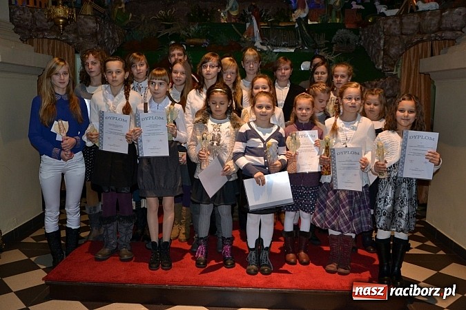 Zdjęcie w galerii na portalu naszraciborz.pl: Kolędowanie przy żłóbku - wspaniały koncert małych laureatów w Tworkowie wiadomości z regionu