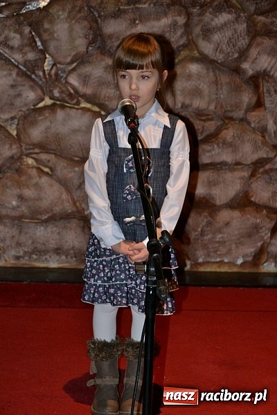 Zdjęcie w galerii na portalu naszraciborz.pl: Kolędowanie przy żłóbku - wspaniały koncert małych laureatów w Tworkowie wiadomości z regionu