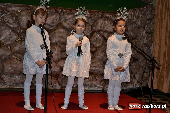 Zdjęcie w galerii na portalu naszraciborz.pl: Kolędowanie przy żłóbku - wspaniały koncert małych laureatów w Tworkowie wiadomości z regionu