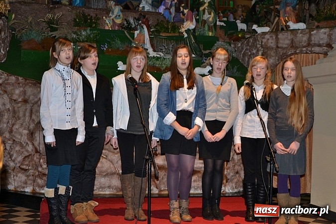 Zdjęcie w galerii na portalu naszraciborz.pl: Kolędowanie przy żłóbku - wspaniały koncert małych laureatów w Tworkowie wiadomości z regionu