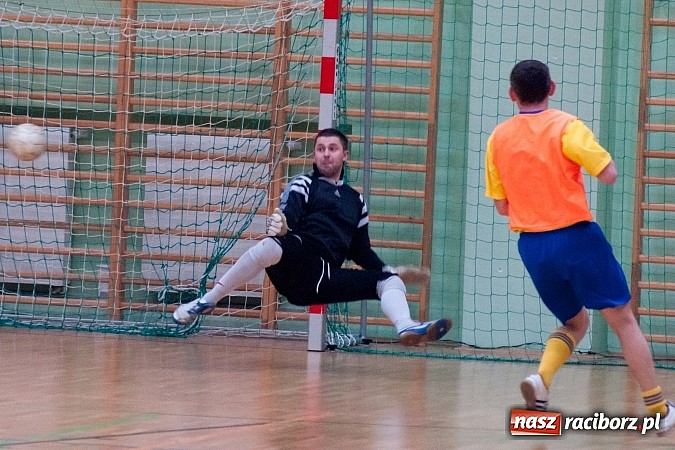 Zdjęcie w galerii na portalu naszraciborz.pl: Dreszczowiec w meczu Feniksa z Bad Boys wiadomości z regionu