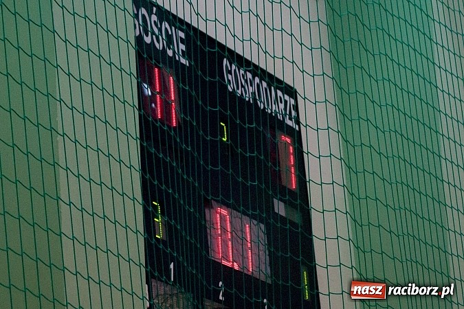 Zdjęcie w galerii na portalu naszraciborz.pl: Dreszczowiec w meczu Feniksa z Bad Boys wiadomości z regionu