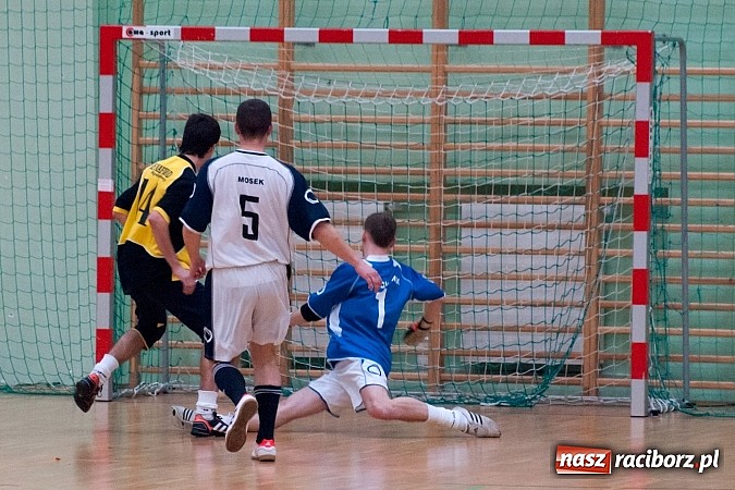 Zdjęcie w galerii na portalu naszraciborz.pl: Dreszczowiec w meczu Feniksa z Bad Boys wiadomości z regionu