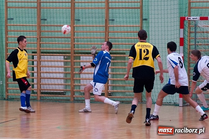 Zdjęcie w galerii na portalu naszraciborz.pl: Dreszczowiec w meczu Feniksa z Bad Boys wiadomości z regionu