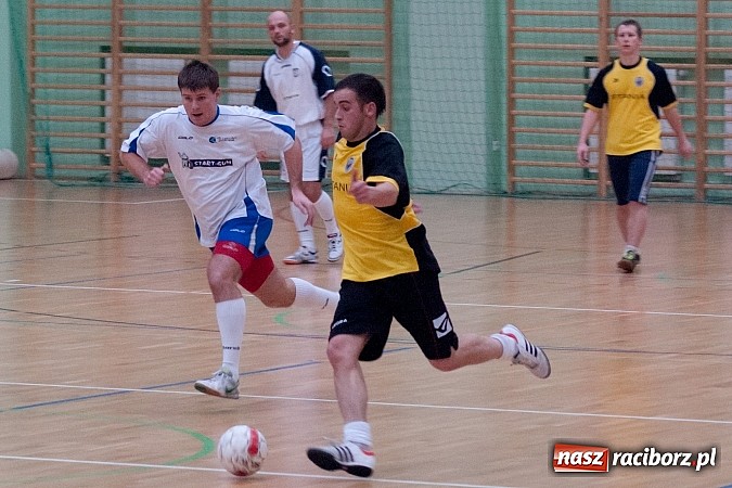 Zdjęcie w galerii na portalu naszraciborz.pl: Dreszczowiec w meczu Feniksa z Bad Boys wiadomości z regionu