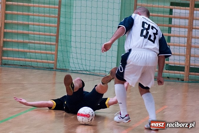 Zdjęcie w galerii na portalu naszraciborz.pl: Dreszczowiec w meczu Feniksa z Bad Boys wiadomości z regionu