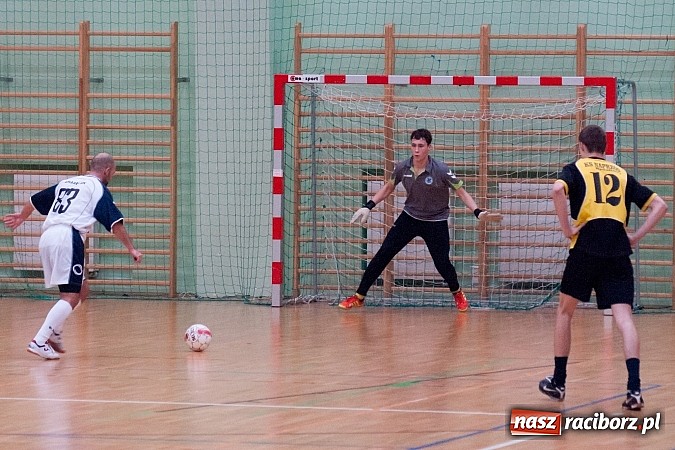 Zdjęcie w galerii na portalu naszraciborz.pl: Dreszczowiec w meczu Feniksa z Bad Boys wiadomości z regionu