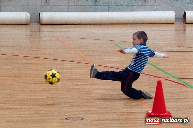 Zdjęcie w galerii na portalu naszraciborz.pl: Dreszczowiec w meczu Feniksa z Bad Boys wiadomości z regionu