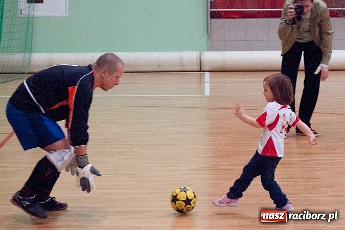 Zdjęcie w galerii na portalu naszraciborz.pl: Dreszczowiec w meczu Feniksa z Bad Boys wiadomości z regionu