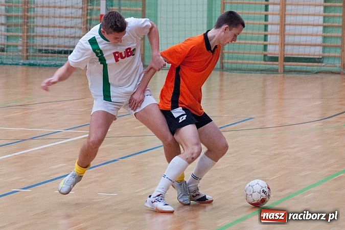 Zdjęcie w galerii na portalu naszraciborz.pl: Dreszczowiec w meczu Feniksa z Bad Boys wiadomości z regionu