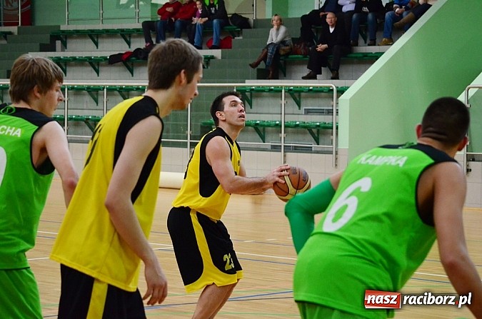 Zdjęcie w galerii na portalu naszraciborz.pl: Mocna pozycja Kamana w fotelu lidera wiadomości z regionu