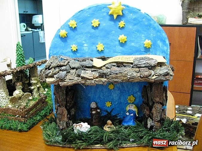 Zdjęcie w galerii na portalu naszraciborz.pl: Powiatowy konkurs Rodzinna Szopka Bożonarodzeniowa wiadomości z regionu
