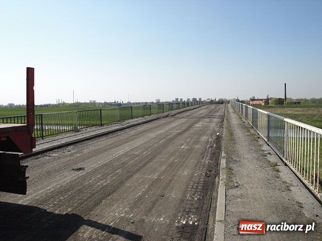 Zdjęcie w galerii na portalu naszraciborz.pl: Kierowcy forsują most wiadomości z regionu