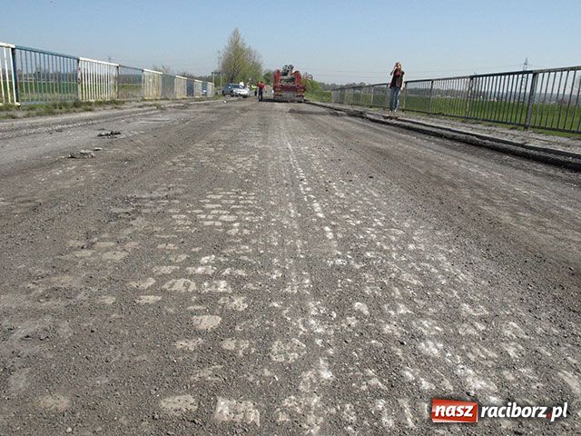 Zdjęcie w galerii na portalu naszraciborz.pl: Kierowcy forsują most wiadomości z regionu