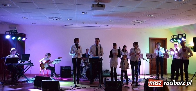 Zdjęcie w galerii na portalu naszraciborz.pl: Family Band wystąpił na Zamku Piastowskim wiadomości z regionu