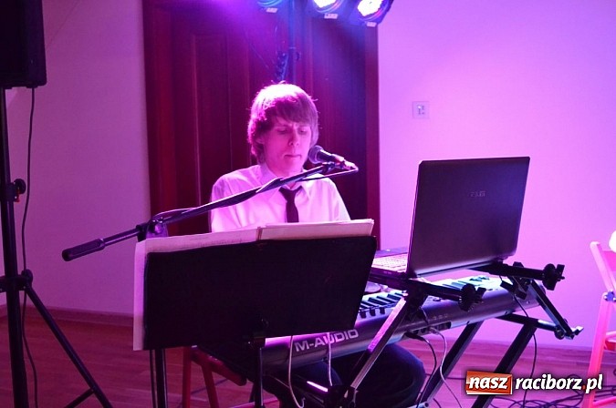 Zdjęcie w galerii na portalu naszraciborz.pl: Family Band wystąpił na Zamku Piastowskim wiadomości z regionu