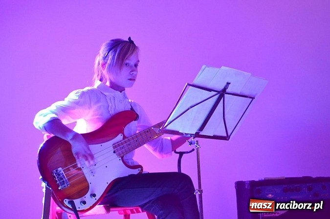 Zdjęcie w galerii na portalu naszraciborz.pl: Family Band wystąpił na Zamku Piastowskim wiadomości z regionu