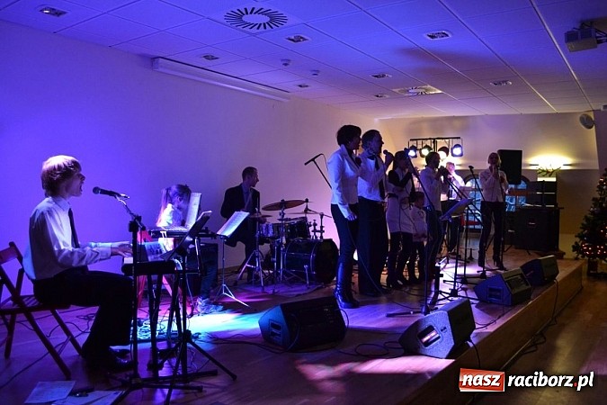 Zdjęcie w galerii na portalu naszraciborz.pl: Family Band wystąpił na Zamku Piastowskim wiadomości z regionu