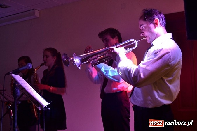 Zdjęcie w galerii na portalu naszraciborz.pl: Family Band wystąpił na Zamku Piastowskim wiadomości z regionu