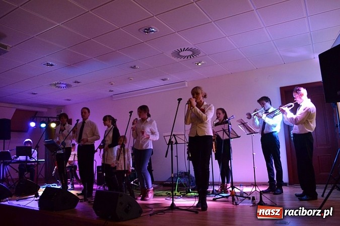 Zdjęcie w galerii na portalu naszraciborz.pl: Family Band wystąpił na Zamku Piastowskim wiadomości z regionu
