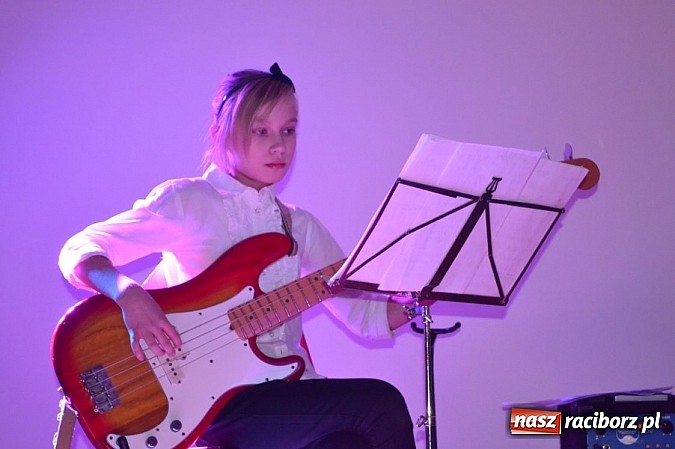 Zdjęcie w galerii na portalu naszraciborz.pl: Family Band wystąpił na Zamku Piastowskim wiadomości z regionu