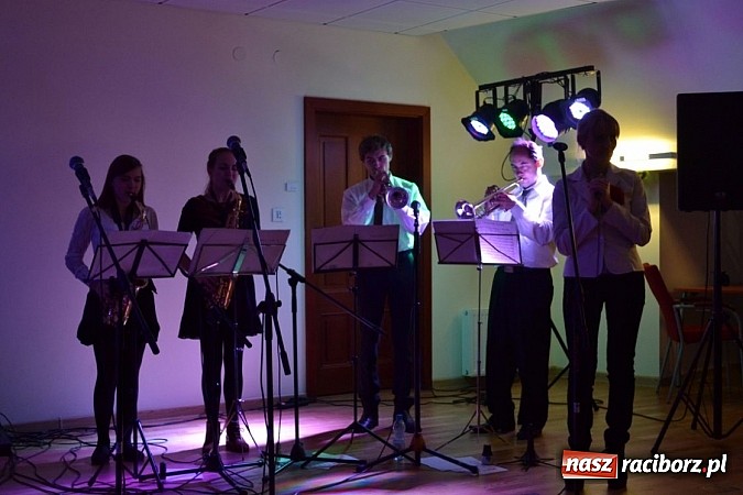 Zdjęcie w galerii na portalu naszraciborz.pl: Family Band wystąpił na Zamku Piastowskim wiadomości z regionu