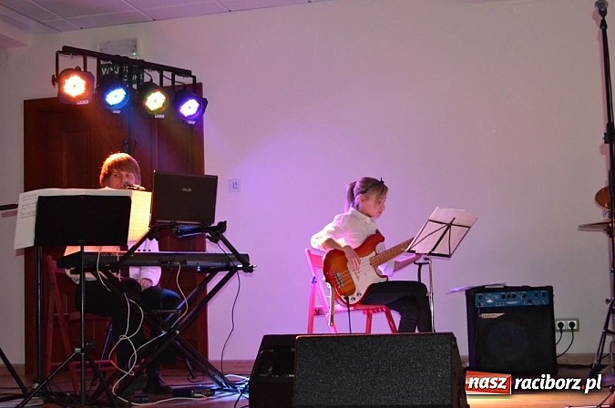 Zdjęcie w galerii na portalu naszraciborz.pl: Family Band wystąpił na Zamku Piastowskim wiadomości z regionu