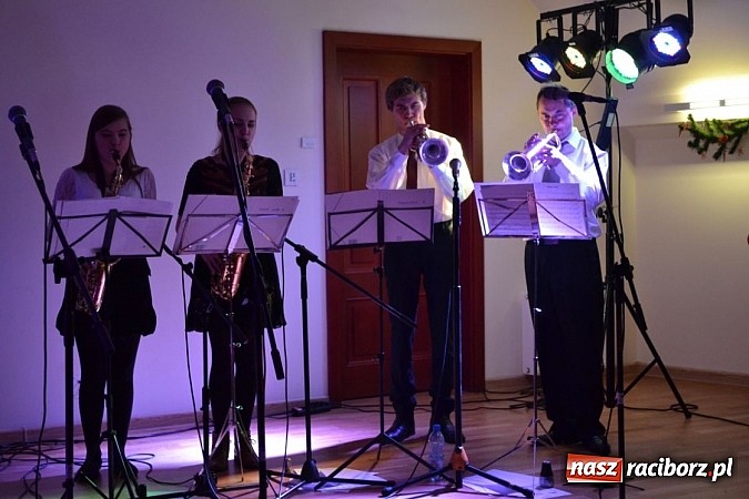 Zdjęcie w galerii na portalu naszraciborz.pl: Family Band wystąpił na Zamku Piastowskim wiadomości z regionu