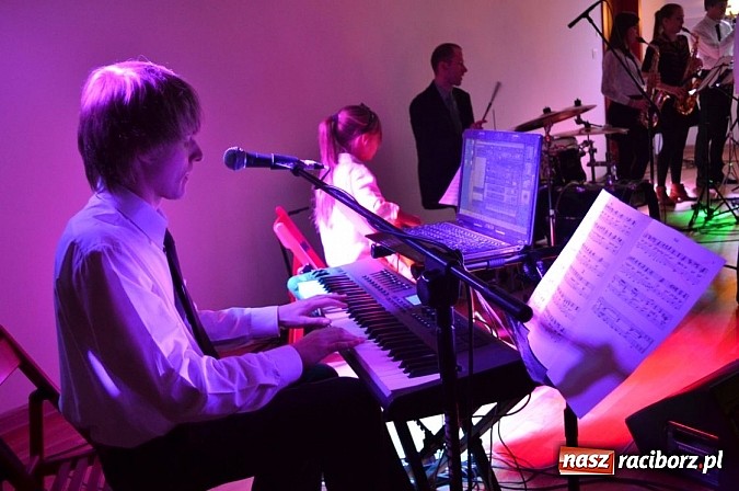 Zdjęcie w galerii na portalu naszraciborz.pl: Family Band wystąpił na Zamku Piastowskim wiadomości z regionu