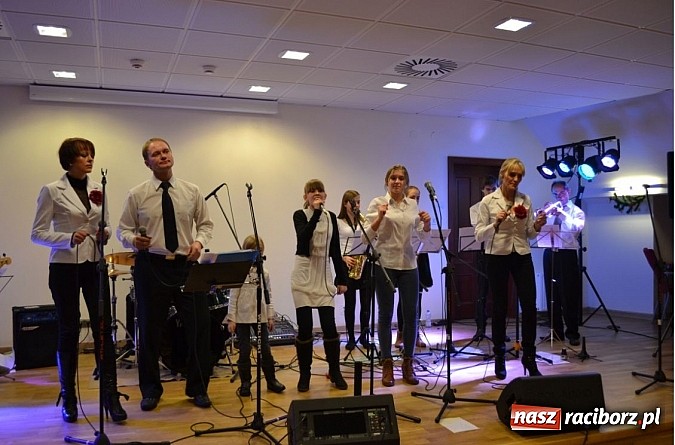 Zdjęcie w galerii na portalu naszraciborz.pl: Family Band wystąpił na Zamku Piastowskim wiadomości z regionu