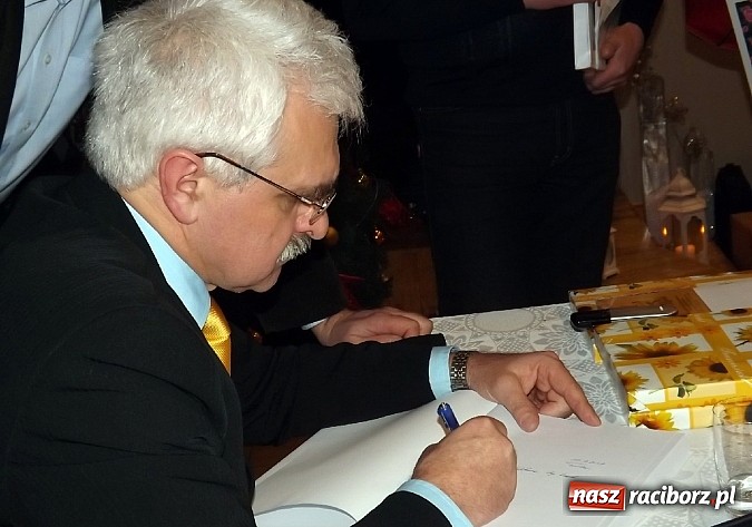 Zdjęcie w galerii na portalu naszraciborz.pl: Tworków: promocja książki o plebiscycie wiadomości z regionu