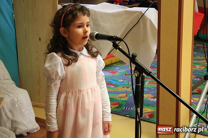 Zdjęcie w galerii na portalu naszraciborz.pl: Przedszkolaki kolędowały w Wojnowicach wiadomości z regionu