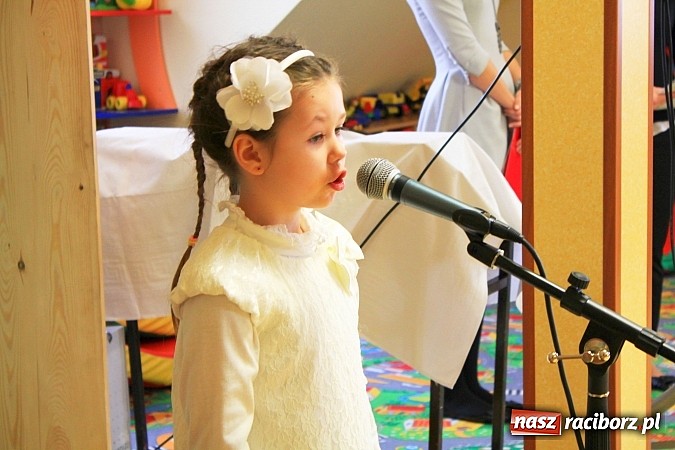 Zdjęcie w galerii na portalu naszraciborz.pl: Przedszkolaki kolędowały w Wojnowicach wiadomości z regionu