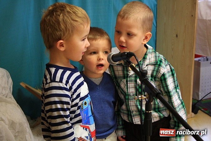 Zdjęcie w galerii na portalu naszraciborz.pl: Przedszkolaki kolędowały w Wojnowicach wiadomości z regionu