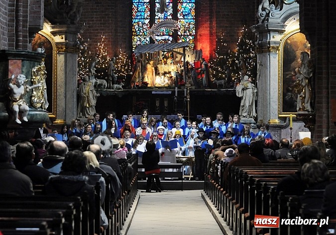 Zdjęcie w galerii na portalu naszraciborz.pl: Magiczny wieczór w pocysterskiej świątyni wiadomości z regionu