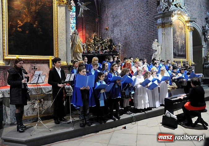 Zdjęcie w galerii na portalu naszraciborz.pl: Magiczny wieczór w pocysterskiej świątyni wiadomości z regionu