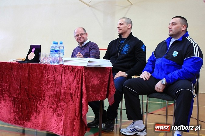 Zdjęcie w galerii na portalu naszraciborz.pl: Damian Janikowski spotkał się z uczniami SP 15. Obiecał, że powalczy o olimpijskie złoto wiadomości z regionu