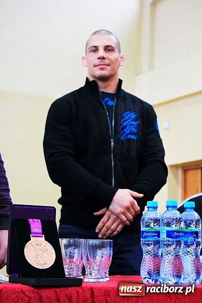 Zdjęcie w galerii na portalu naszraciborz.pl: Damian Janikowski spotkał się z uczniami SP 15. Obiecał, że powalczy o olimpijskie złoto wiadomości z regionu