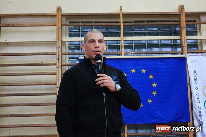Zdjęcie w galerii na portalu naszraciborz.pl: Damian Janikowski spotkał się z uczniami SP 15. Obiecał, że powalczy o olimpijskie złoto wiadomości z regionu