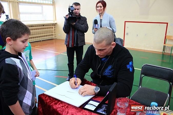 Zdjęcie w galerii na portalu naszraciborz.pl: Damian Janikowski spotkał się z uczniami SP 15. Obiecał, że powalczy o olimpijskie złoto wiadomości z regionu