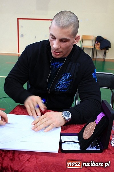 Zdjęcie w galerii na portalu naszraciborz.pl: Damian Janikowski spotkał się z uczniami SP 15. Obiecał, że powalczy o olimpijskie złoto wiadomości z regionu