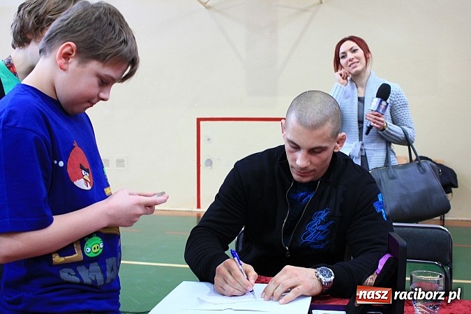 Zdjęcie w galerii na portalu naszraciborz.pl: Damian Janikowski spotkał się z uczniami SP 15. Obiecał, że powalczy o olimpijskie złoto wiadomości z regionu