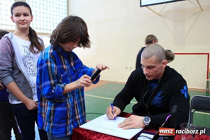 Zdjęcie w galerii na portalu naszraciborz.pl: Damian Janikowski spotkał się z uczniami SP 15. Obiecał, że powalczy o olimpijskie złoto wiadomości z regionu