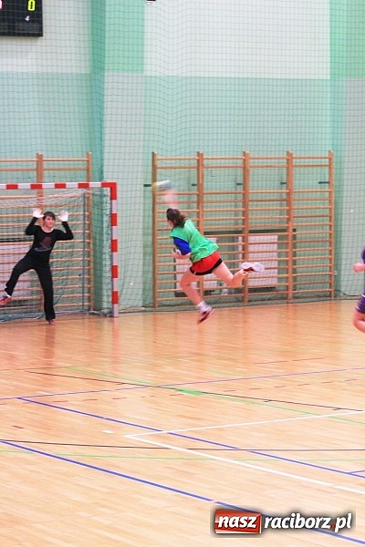 Zdjęcie w galerii na portalu naszraciborz.pl: Dziewczyny z I LO najlepsze w piłce ręcznej! wiadomości z regionu