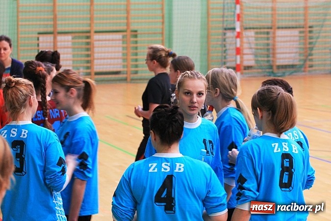 Zdjęcie w galerii na portalu naszraciborz.pl: Dziewczyny z I LO najlepsze w piłce ręcznej! wiadomości z regionu