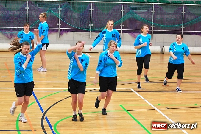 Zdjęcie w galerii na portalu naszraciborz.pl: Dziewczyny z I LO najlepsze w piłce ręcznej! wiadomości z regionu